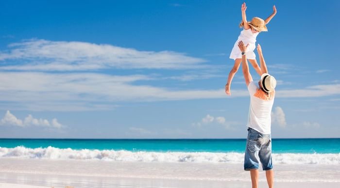 Scaled_4_pai_e_filha_na_praia