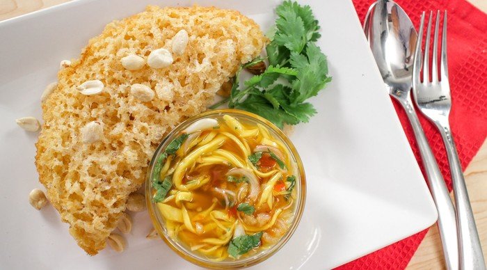 Scaled_cozinha_tailandesa-yum_pla_duk_foo