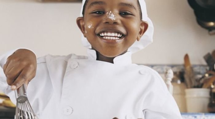 Scaled_child-cooking-hellomagazine_d6soey