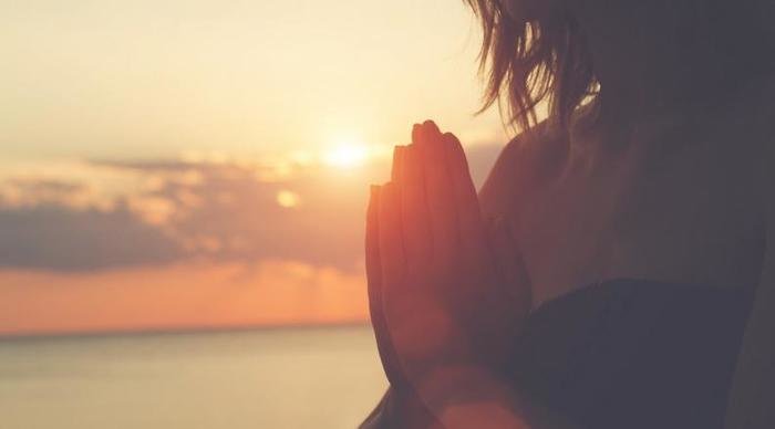 Scaled_mulher-paz-meditacao-1400x1000-0317