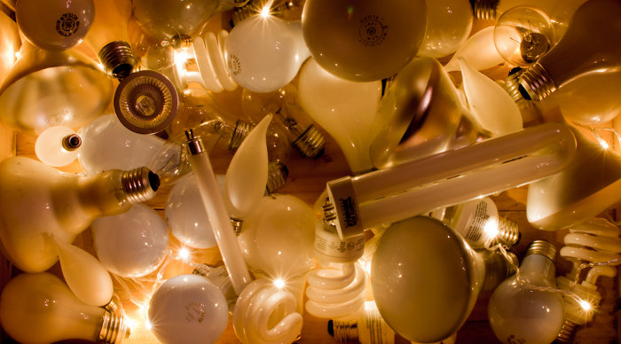 Scaled_light_bulbs_box_cinese